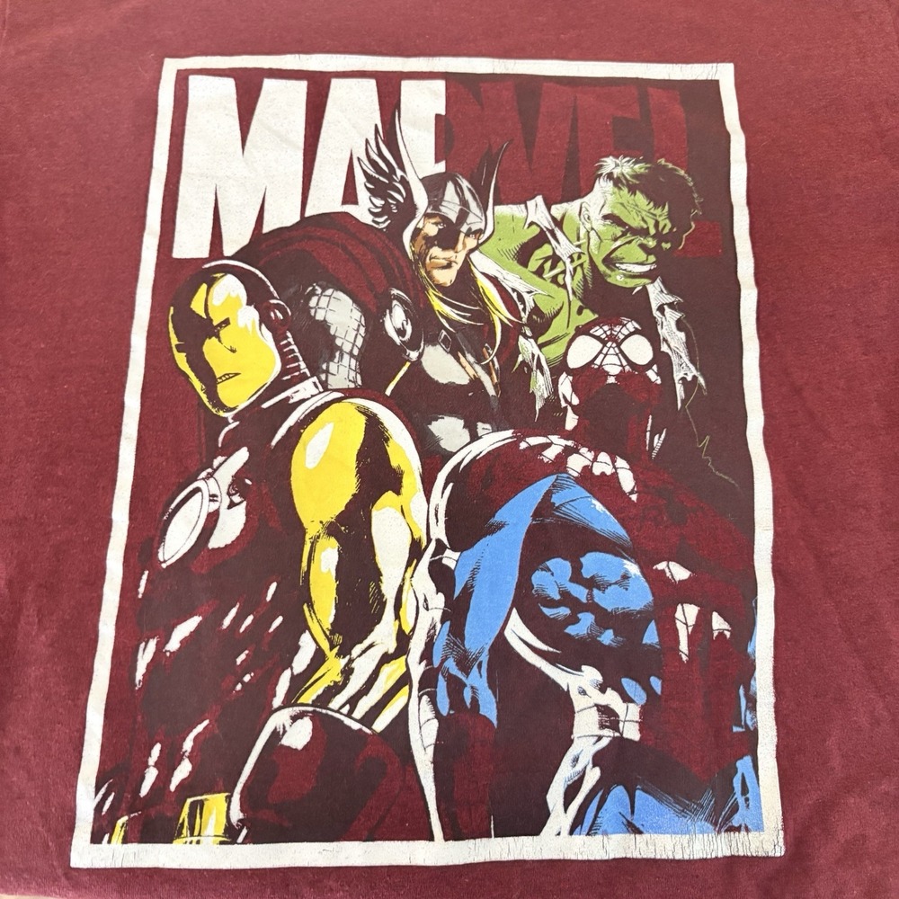 Marvel Avenger Team Logo Graphic Red T Shirt Men's Size Medium